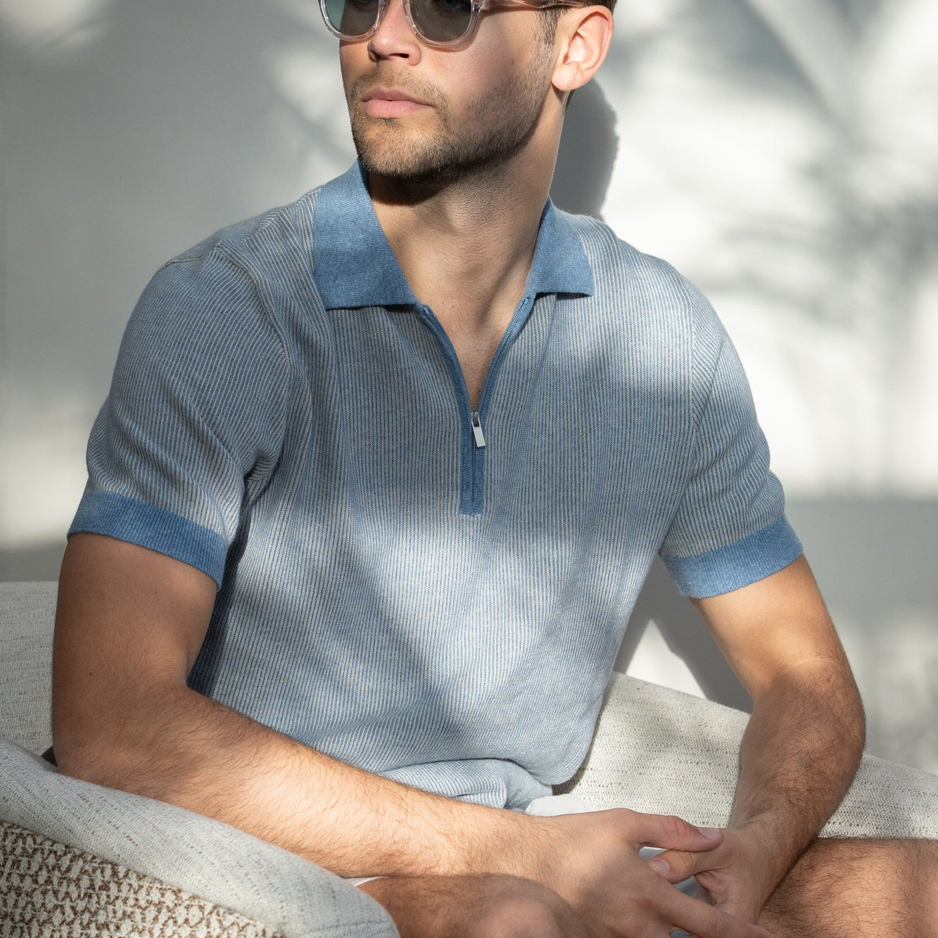 Lichtblauwe Seven Dials gebreide polo met rits — zomer-look