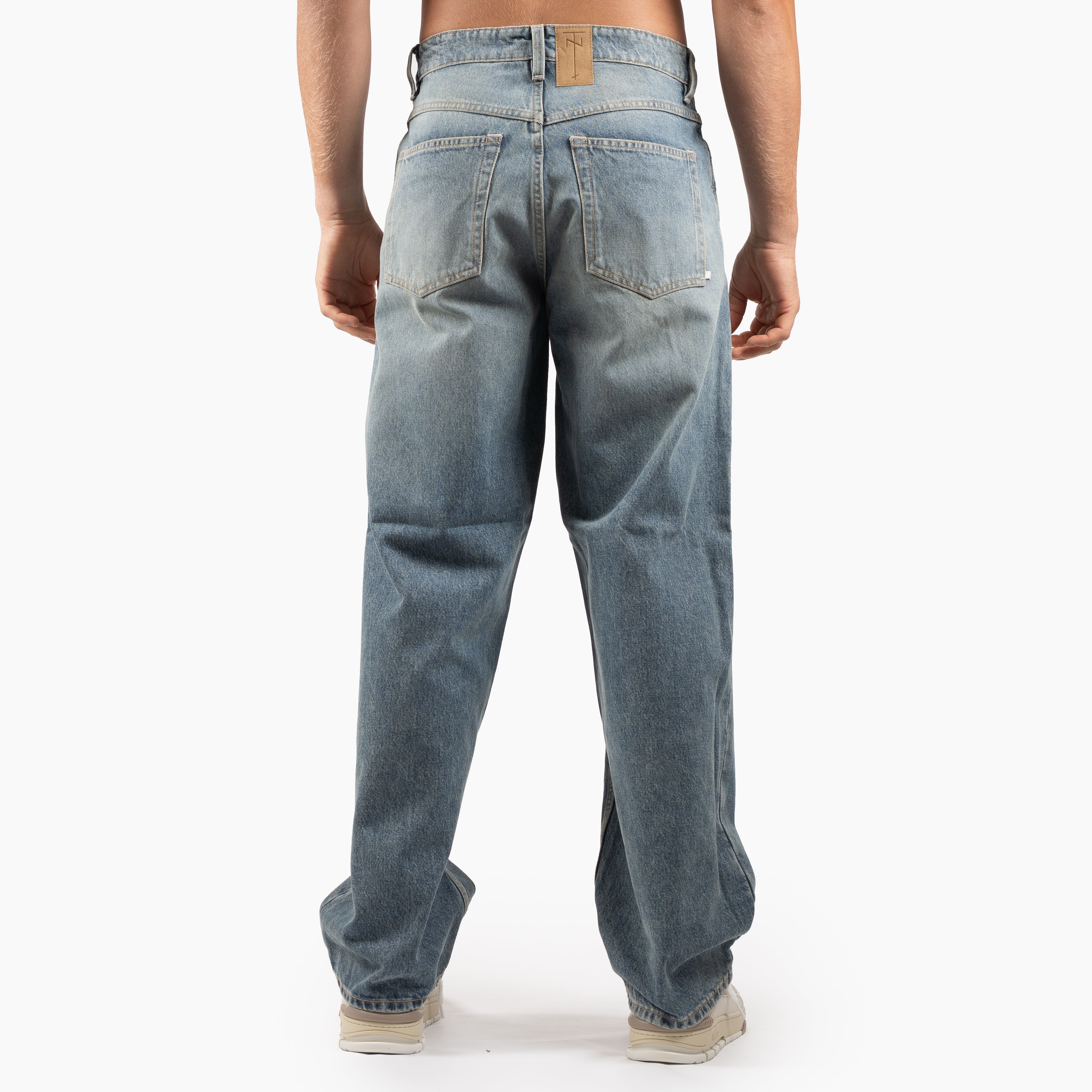 Tenue. Jeans Middenblauw | Jim Arroyo