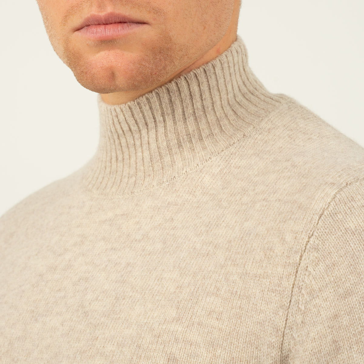 SEVEN DIALS Gebreide Turtleneck Trui Beige | Emsley