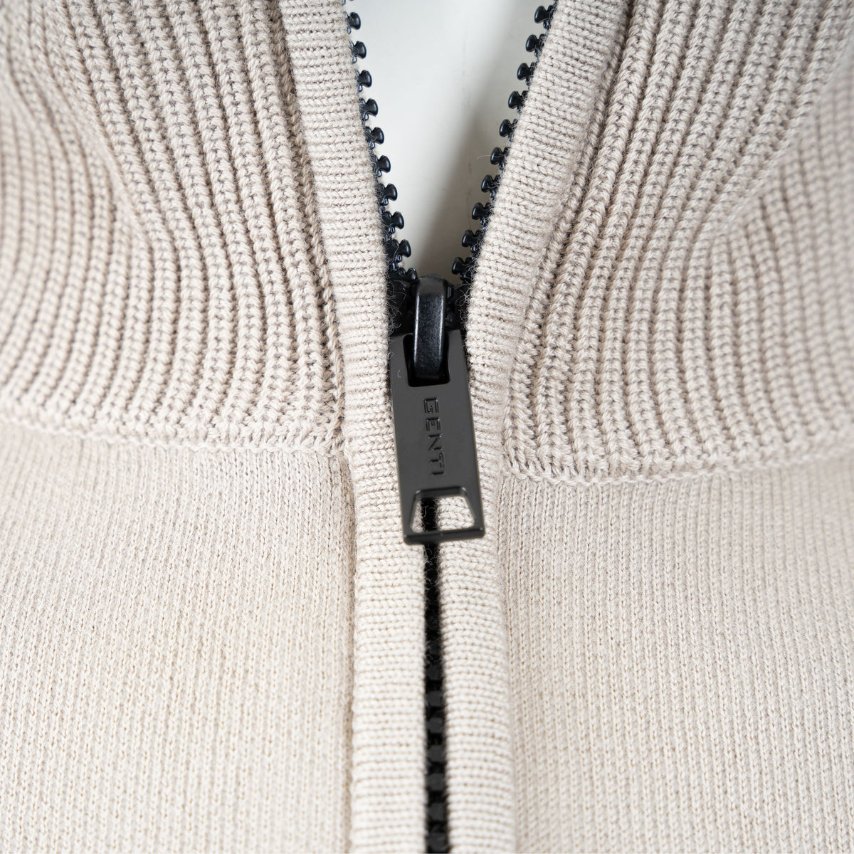 Genti Gebreide Trui met Rits Beige | Cotton & Nylon