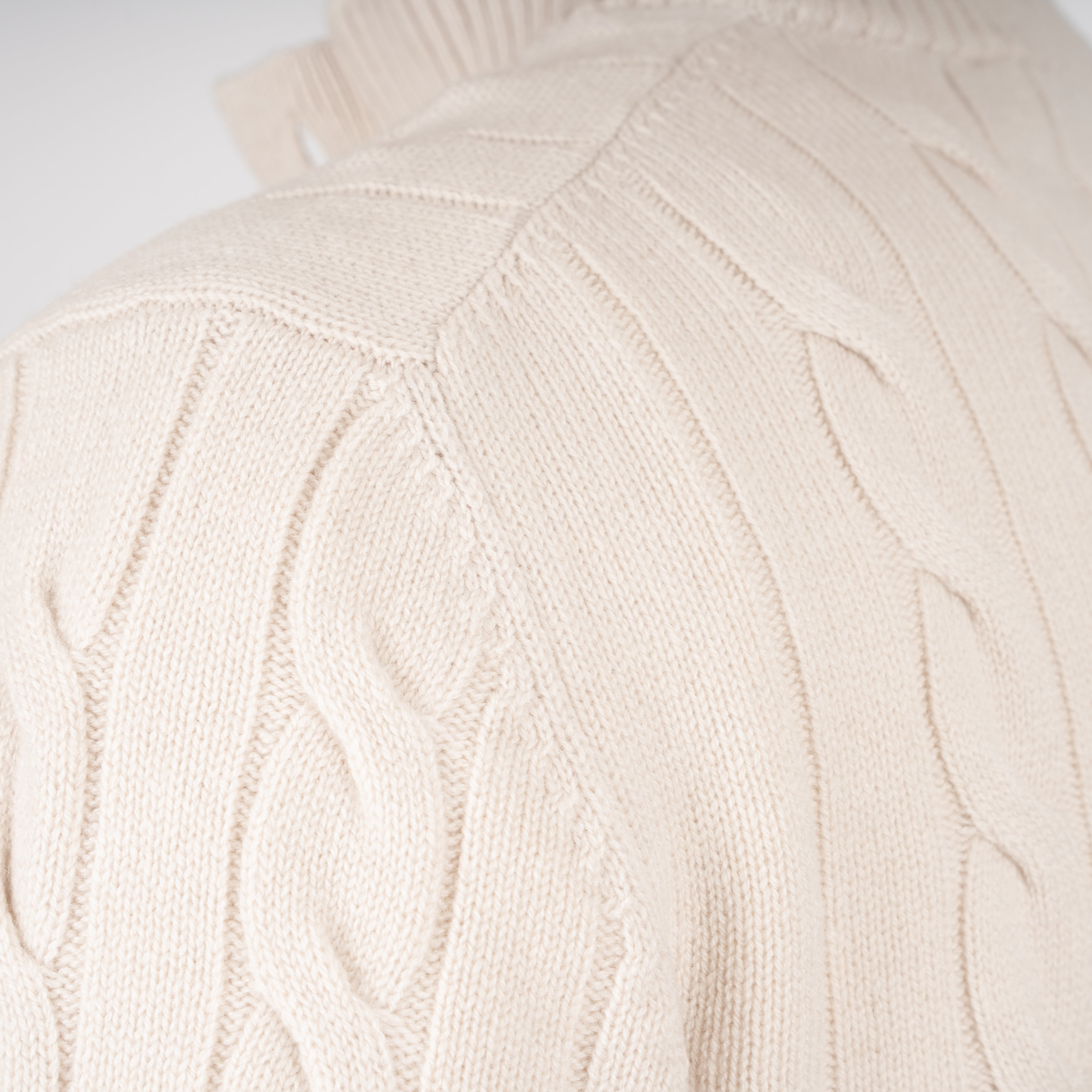 Gran Sasso Gebreide Kabeltrui met Knopenlijst Crème | Cashmere Lana