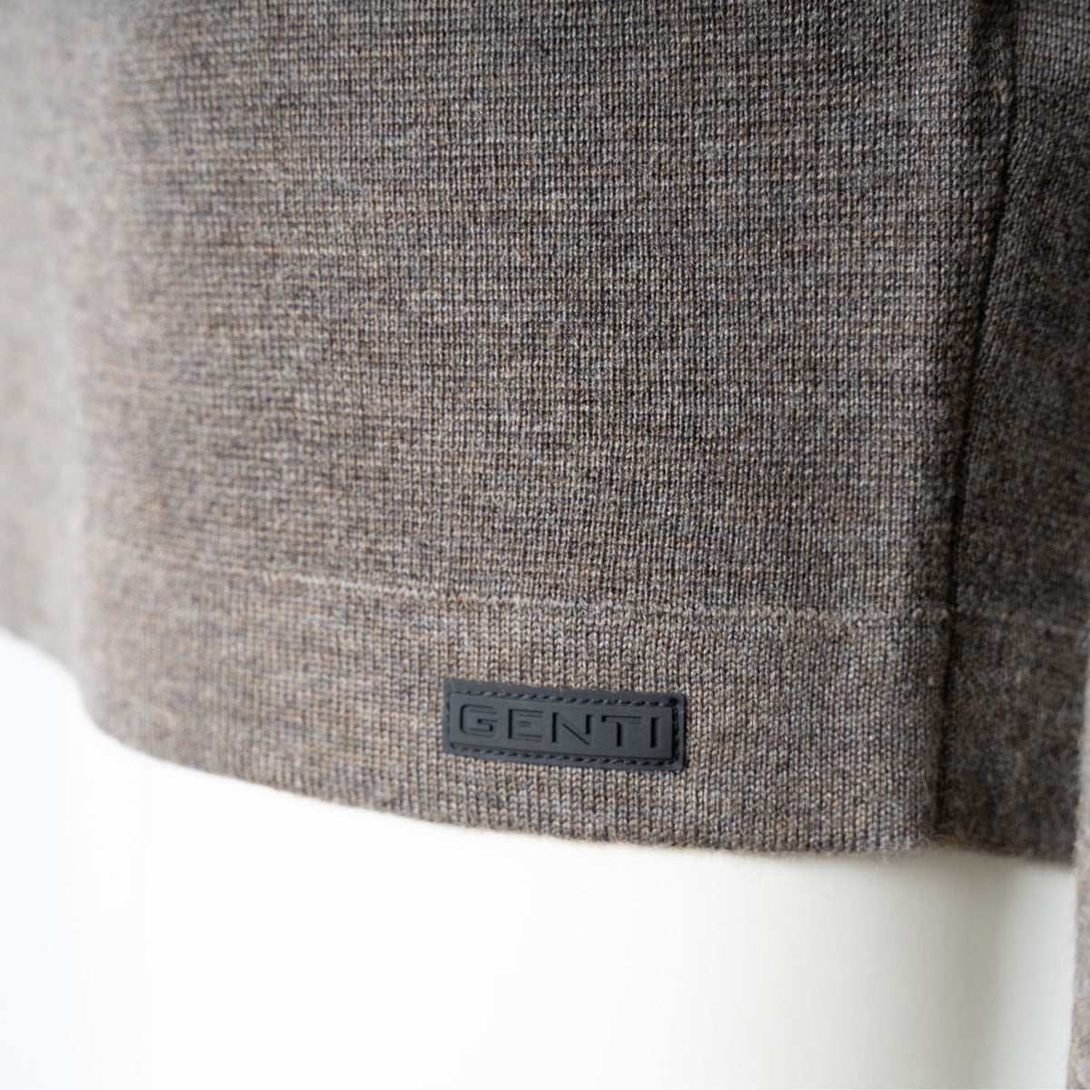 Genti Gebreide Trui met Knopenlijst Beige | Wool