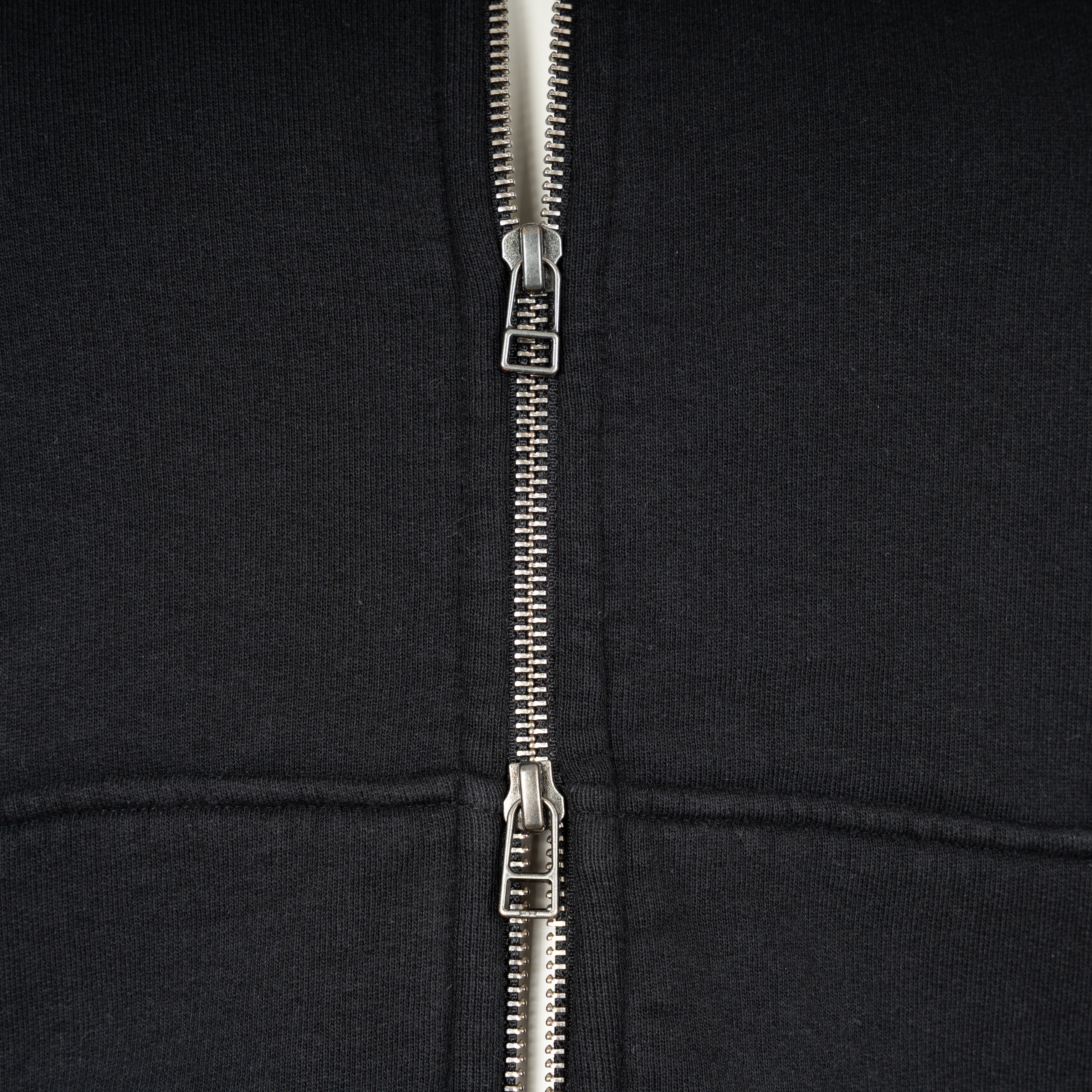 Olaf Vest Zwart | Signature Zip Hoodie