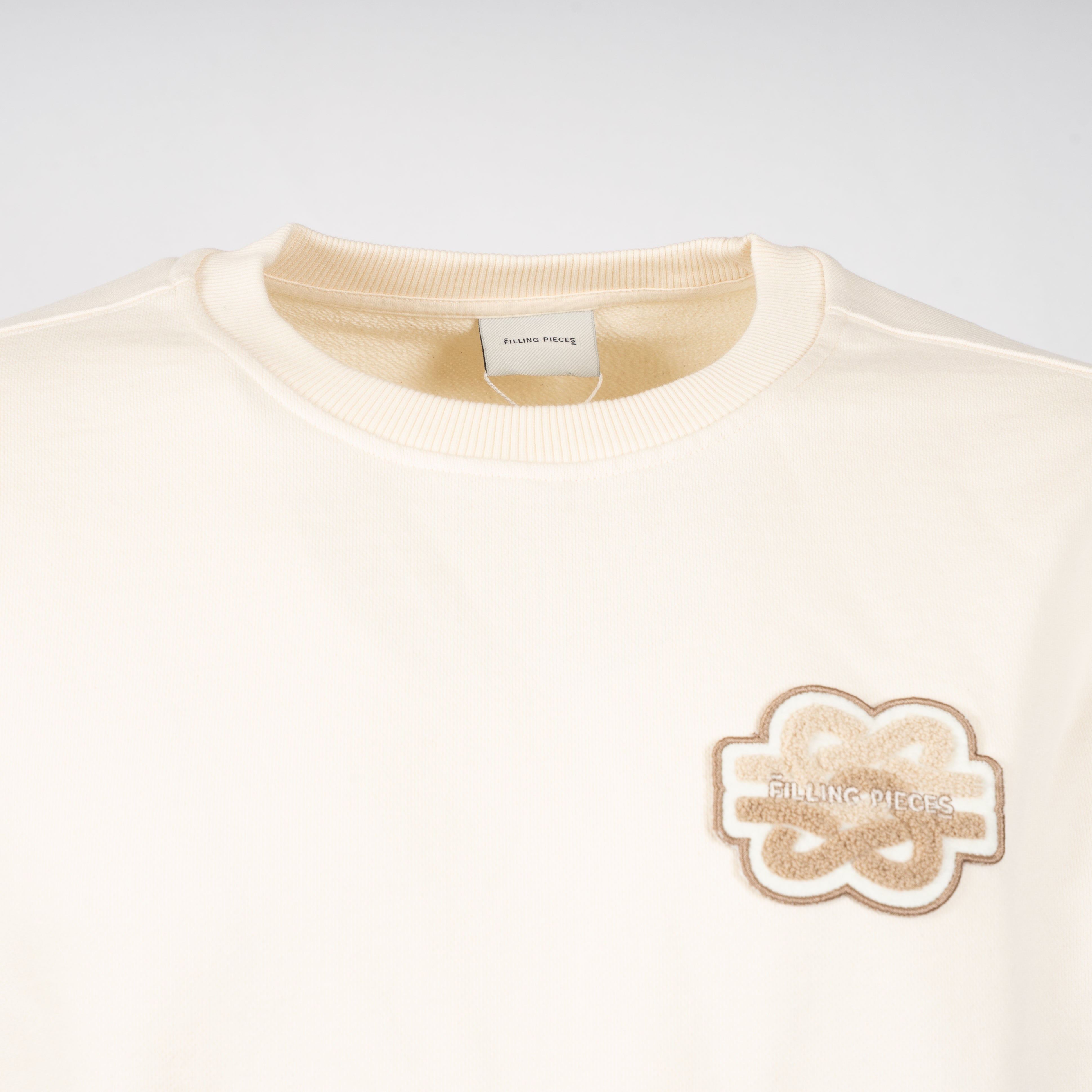 Filling Pieces Sweater Crème | Gowtu Tonal