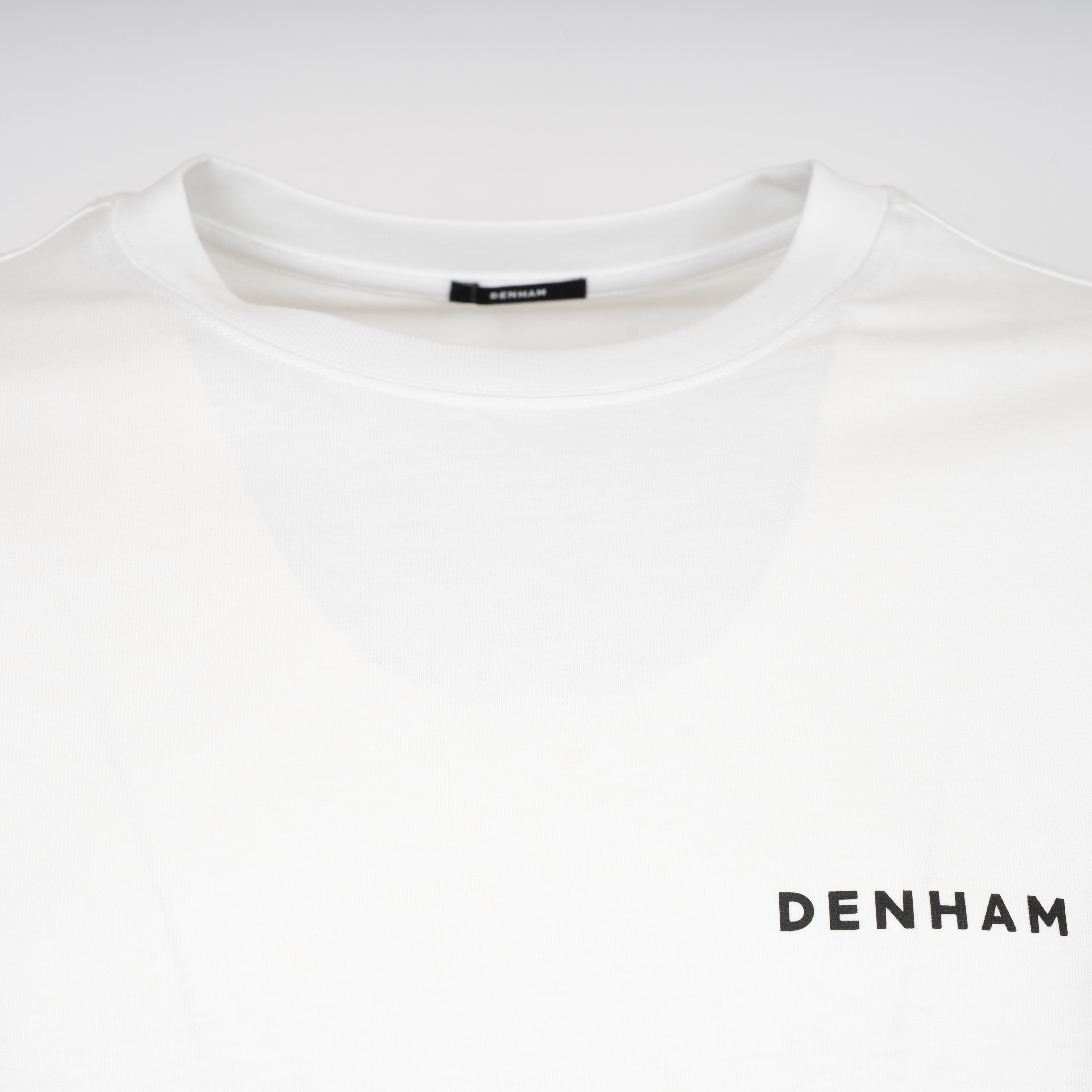 Denham T-Shirt Backprint Wit | Flowy Graphic Tee