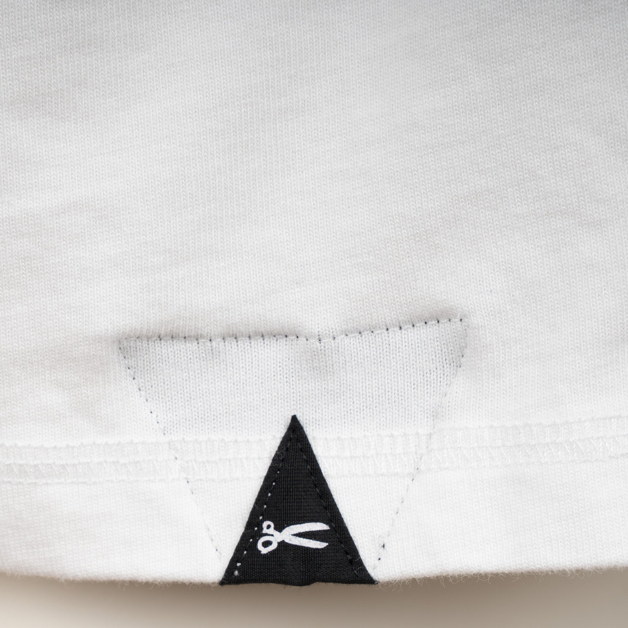 Denham T-Shirt Wit | Scissor Patch Tee