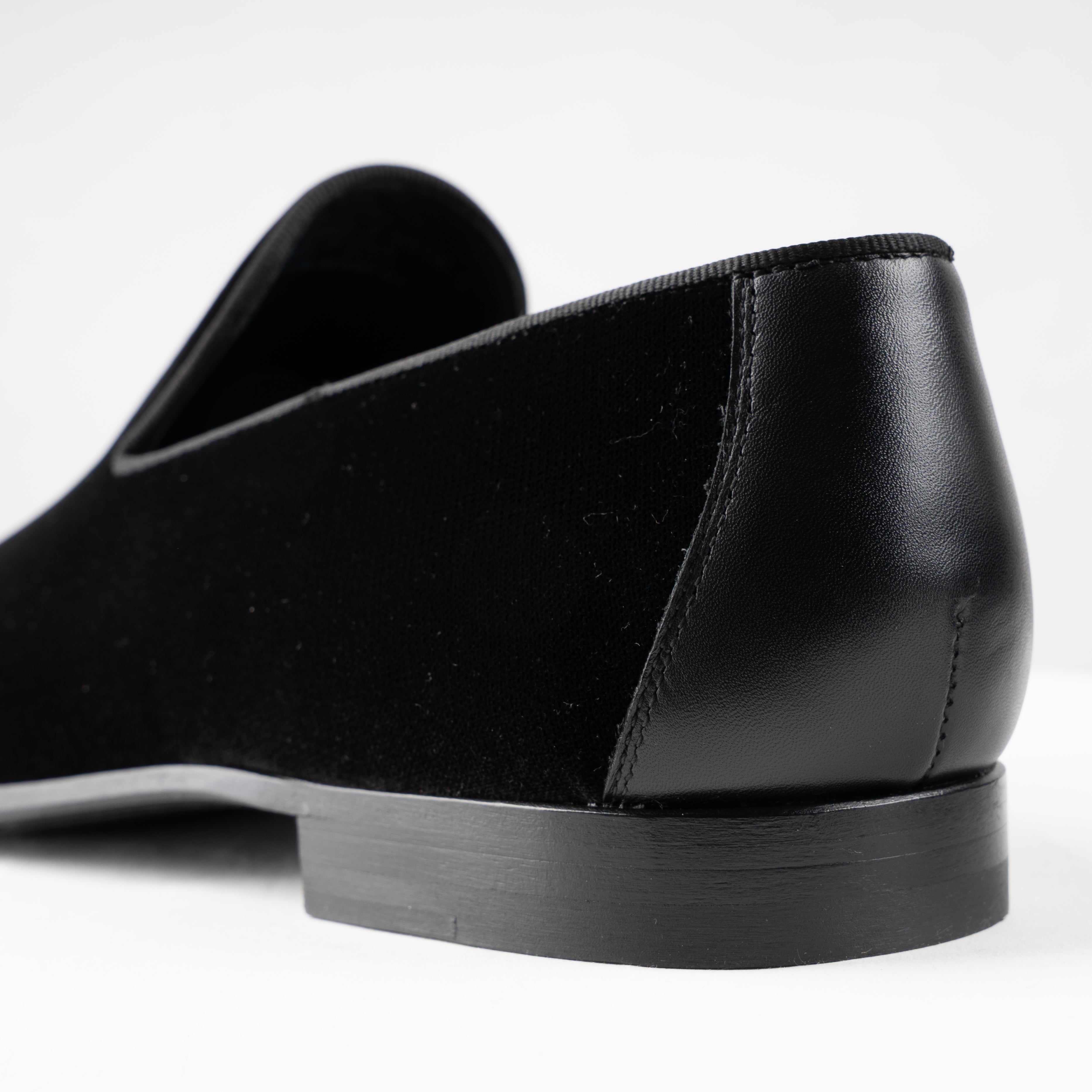 Magnanni Velvet Loafer Zwart | Jareth