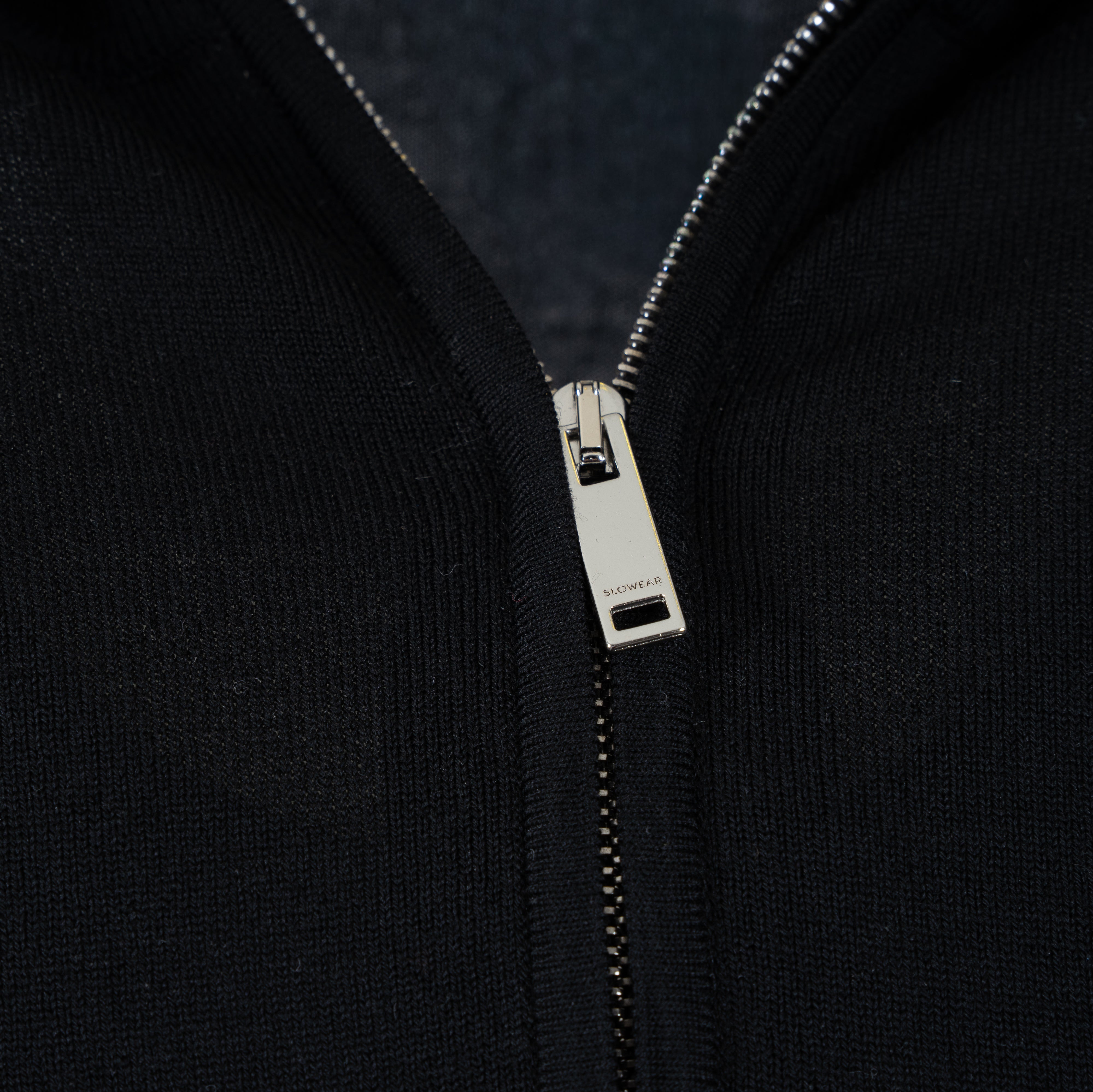 Slowear Gebreide Trui met Rits Zwart | Flexwool