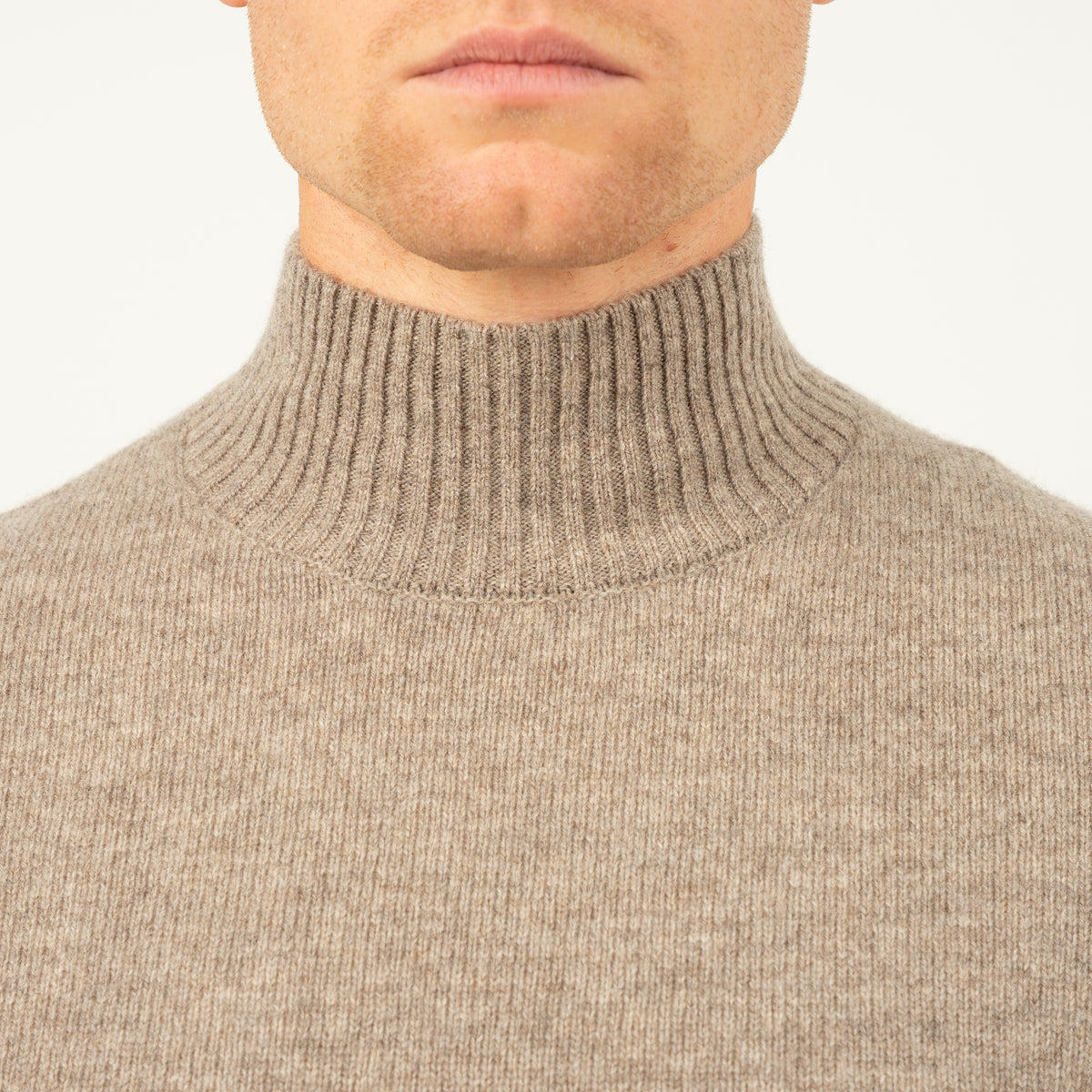 SEVEN DIALS Gebreide Turtleneck Trui Zand | Emsley