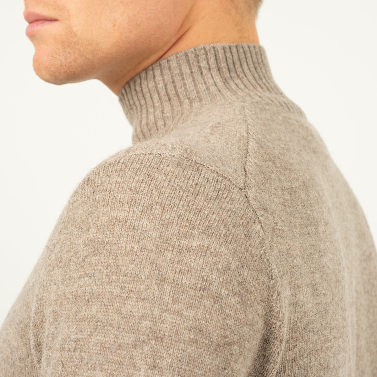 SEVEN DIALS Gebreide Turtleneck Trui Zand | Emsley