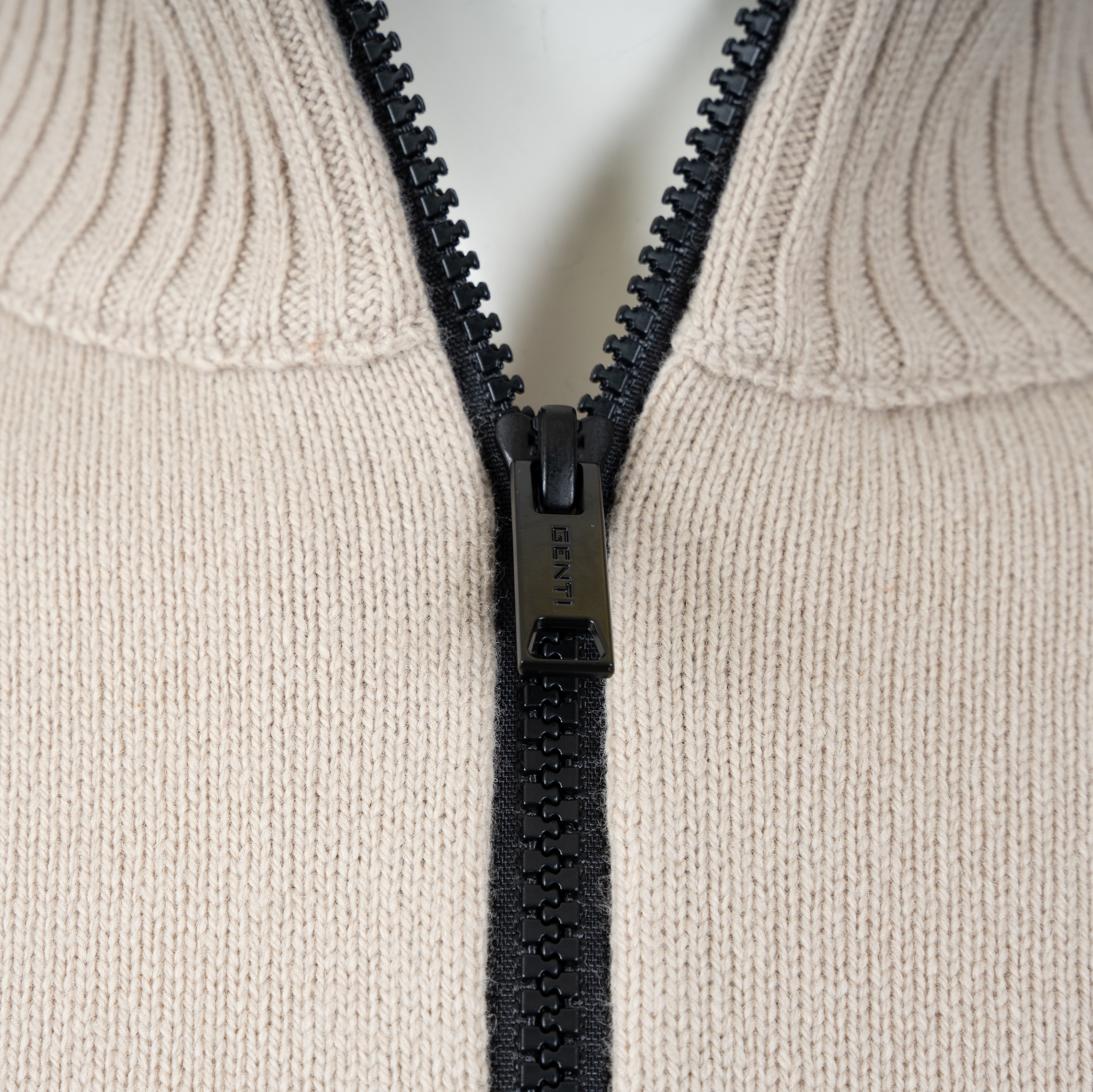 Genti Gebreide Trui met Rits Beige | RWS Wool