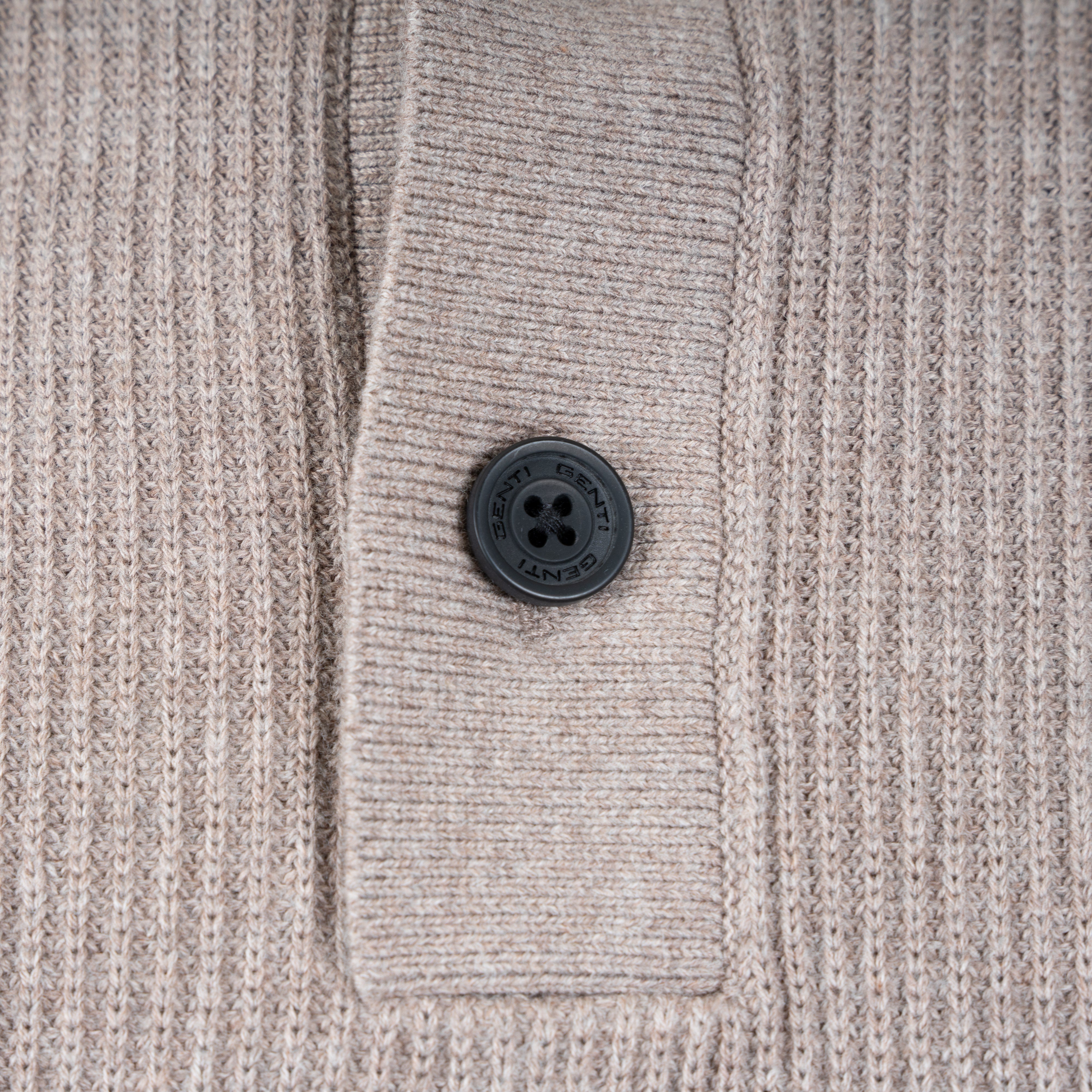 Genti Gebreide Trui met Knopenlijst Beige | Cotton