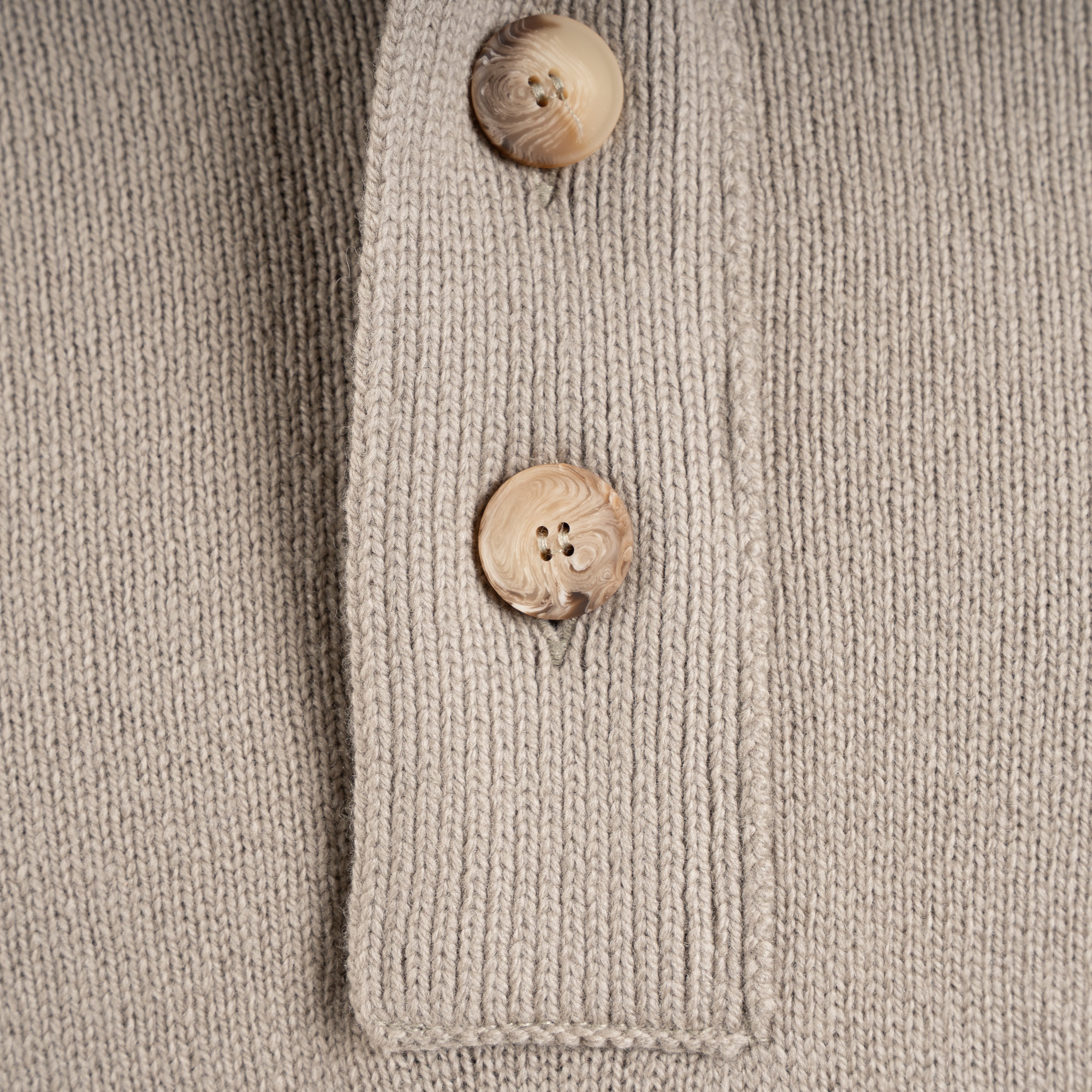 Gran Sasso Gebreide Trui met Knopenlijst Beige | Super Geelong