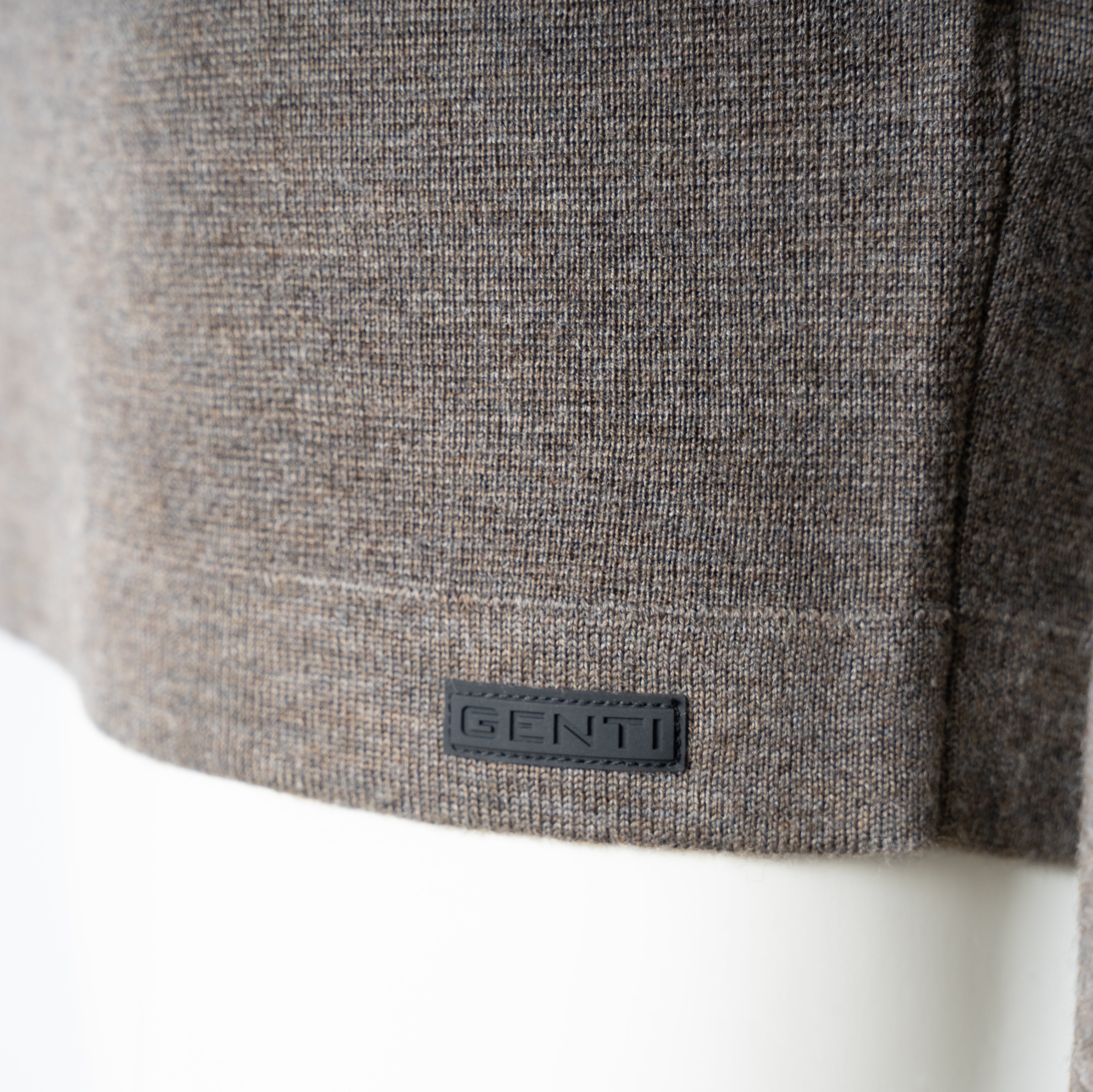 Genti Gebreide Trui met Knopenlijst Beige | Wool