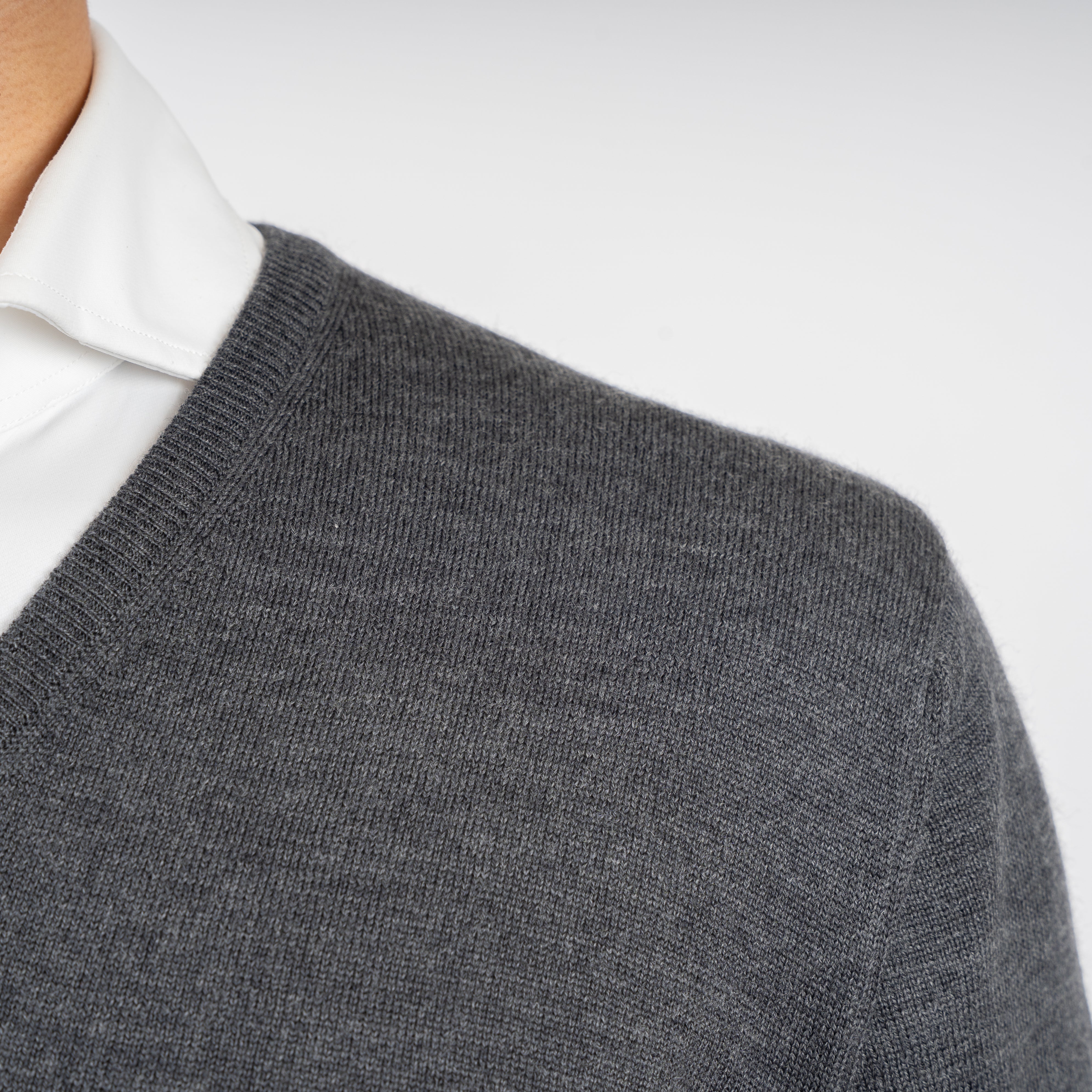 Gran Sasso Gebreide Trui V-Hals Grijs | Merino
