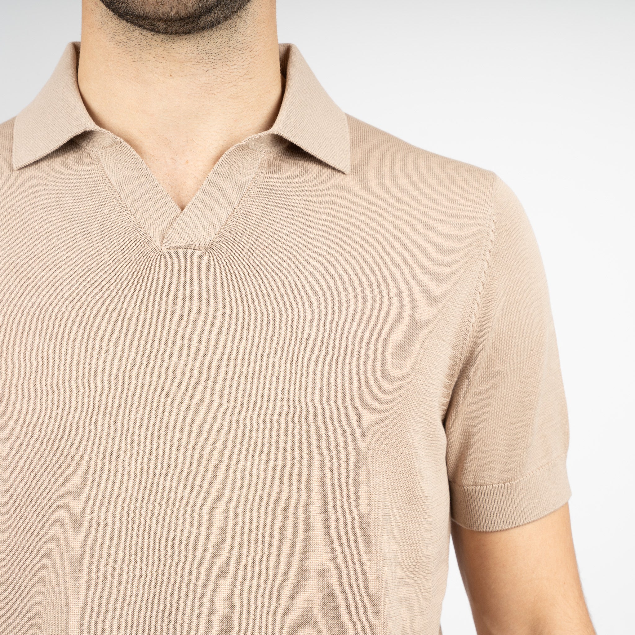 SEVEN DIALS Gebreide Buttonless Polo Zand | Dyche