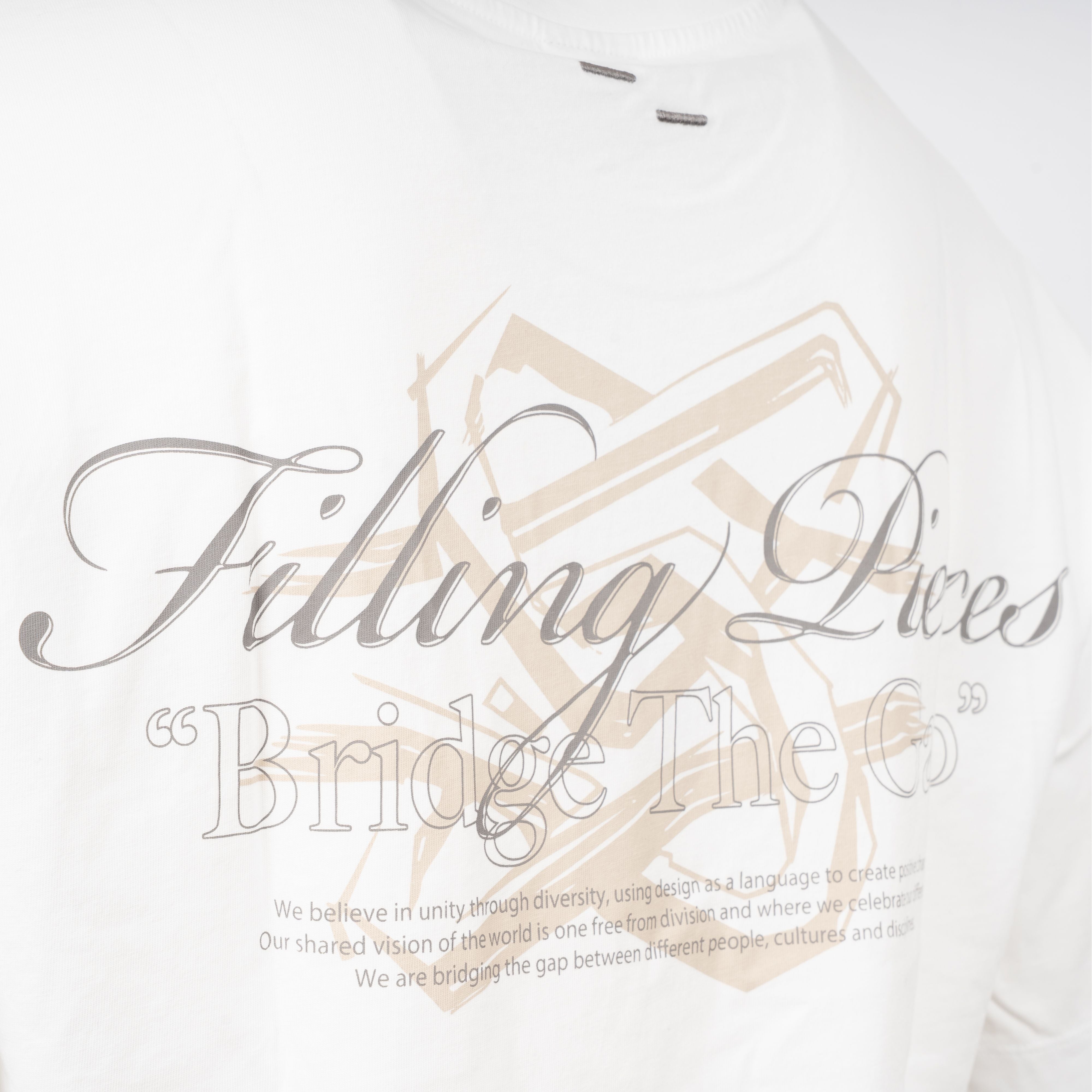 Filling Pieces T-Shirt Backprint Wit | Boxy Bridge The Gap