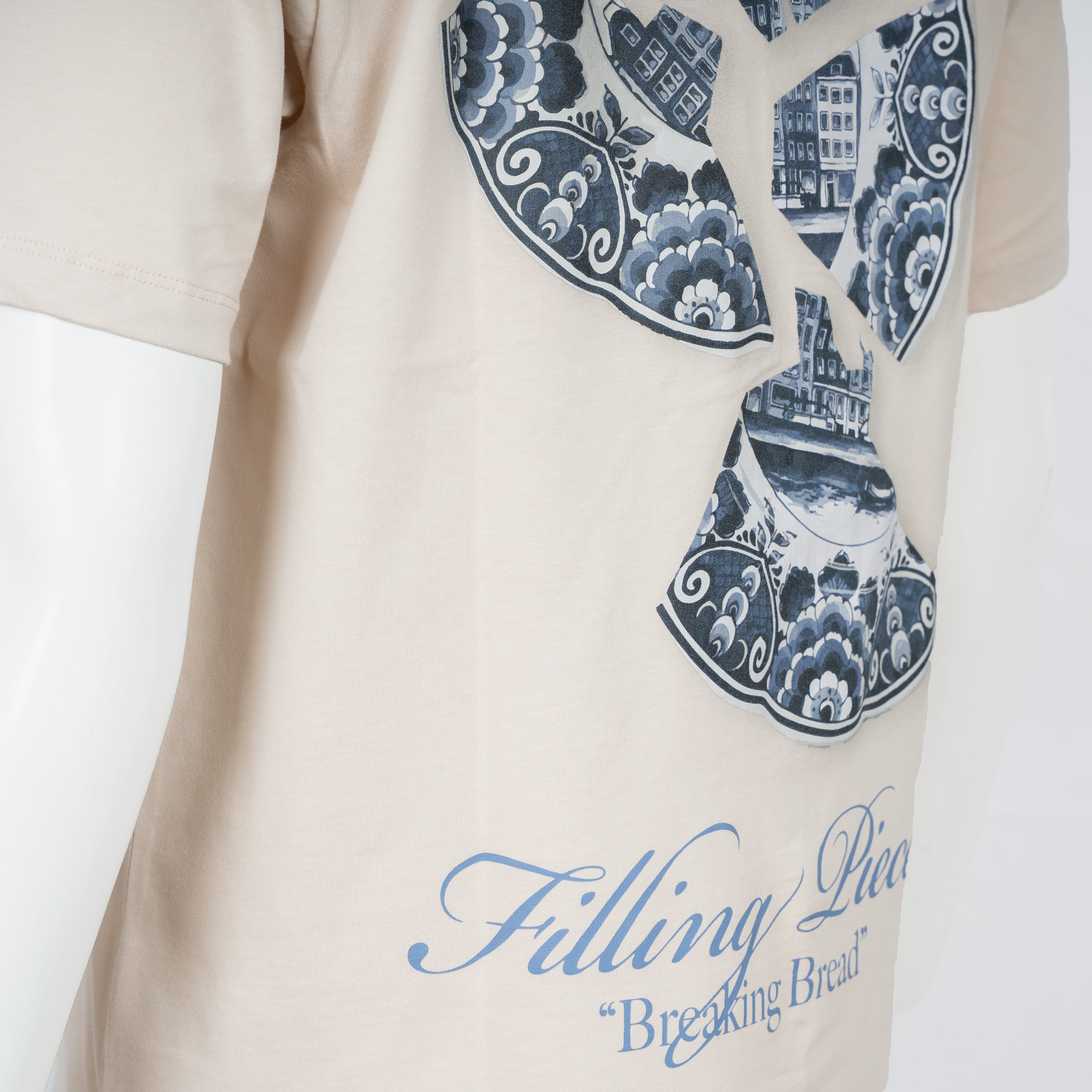 Filling Pieces T-Shirt Backprint Crème | Broken Plate