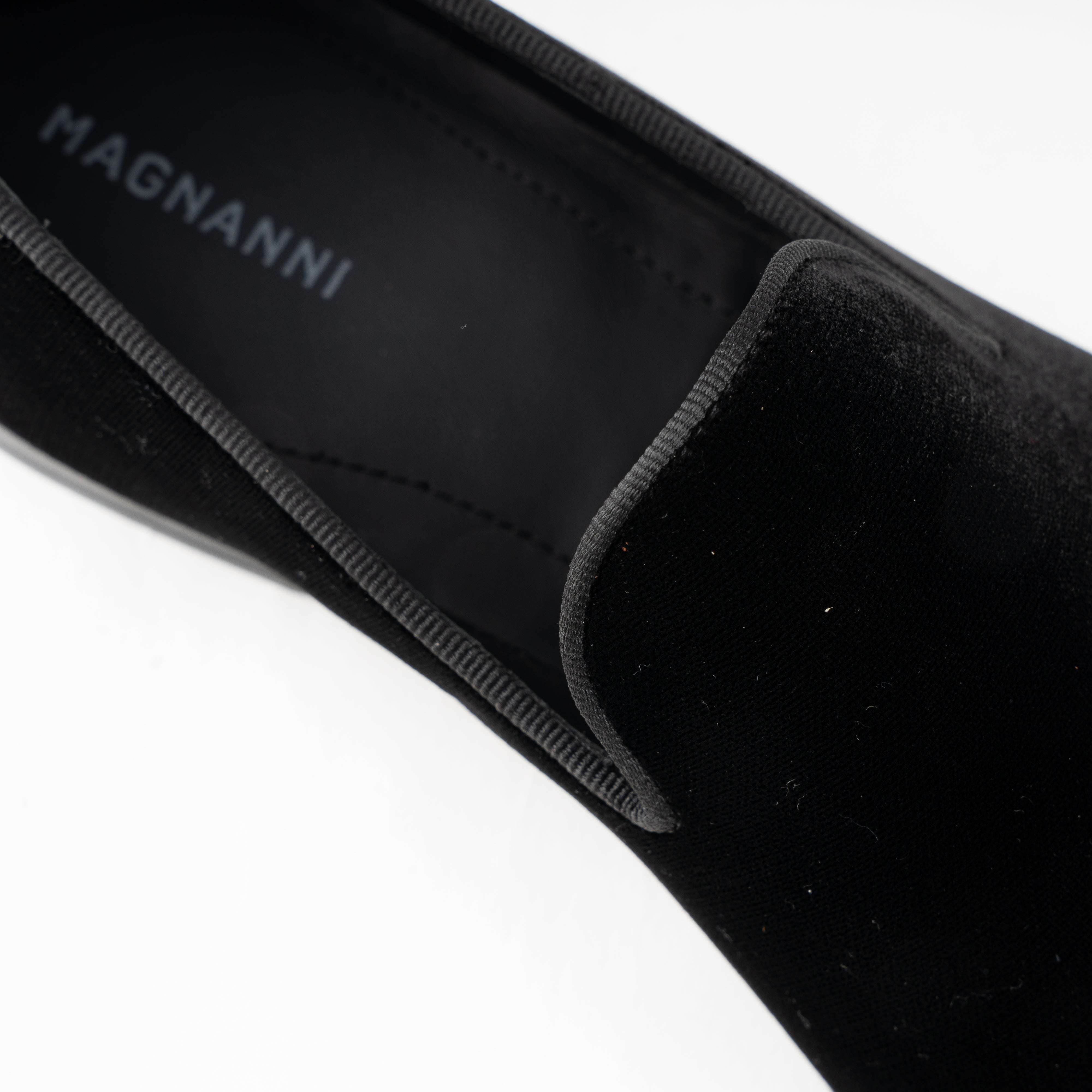 Magnanni Velvet Loafer Zwart | Jareth