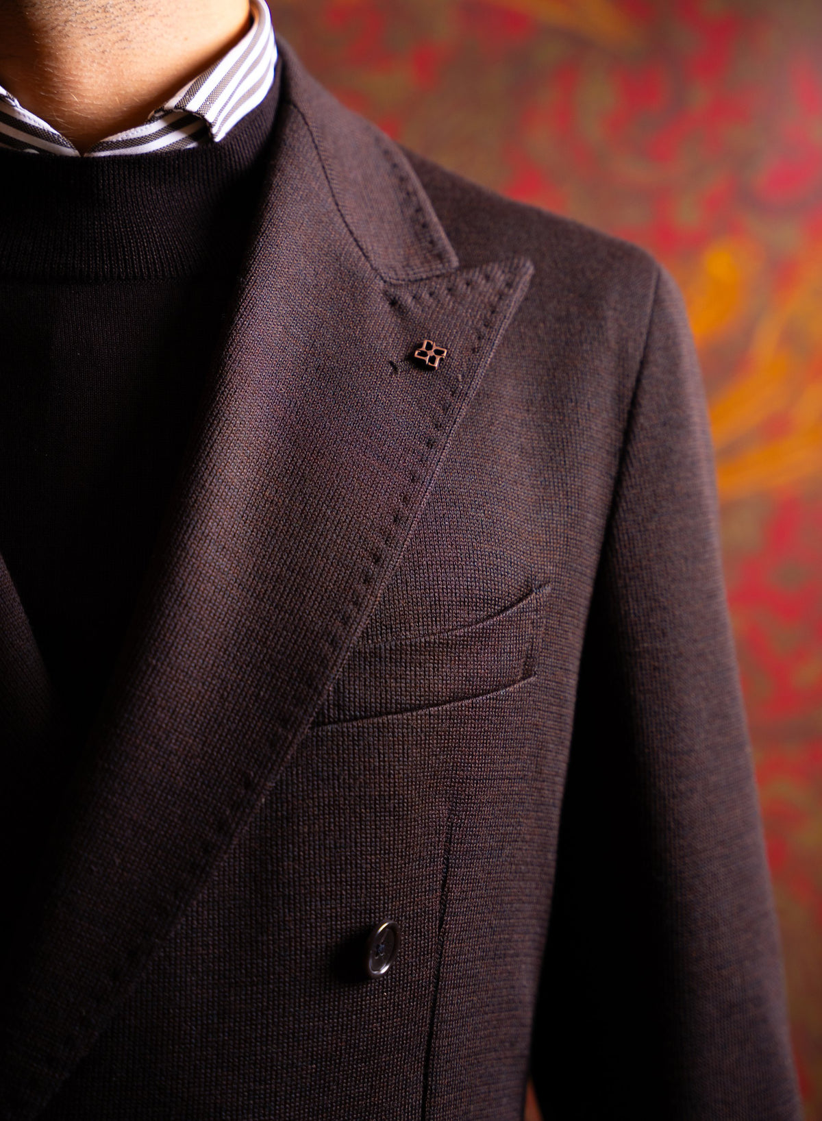 Look HW26/27 – Donkerbruin double-breasted knit colbert met zwarte trui | Gentlemen Mode
