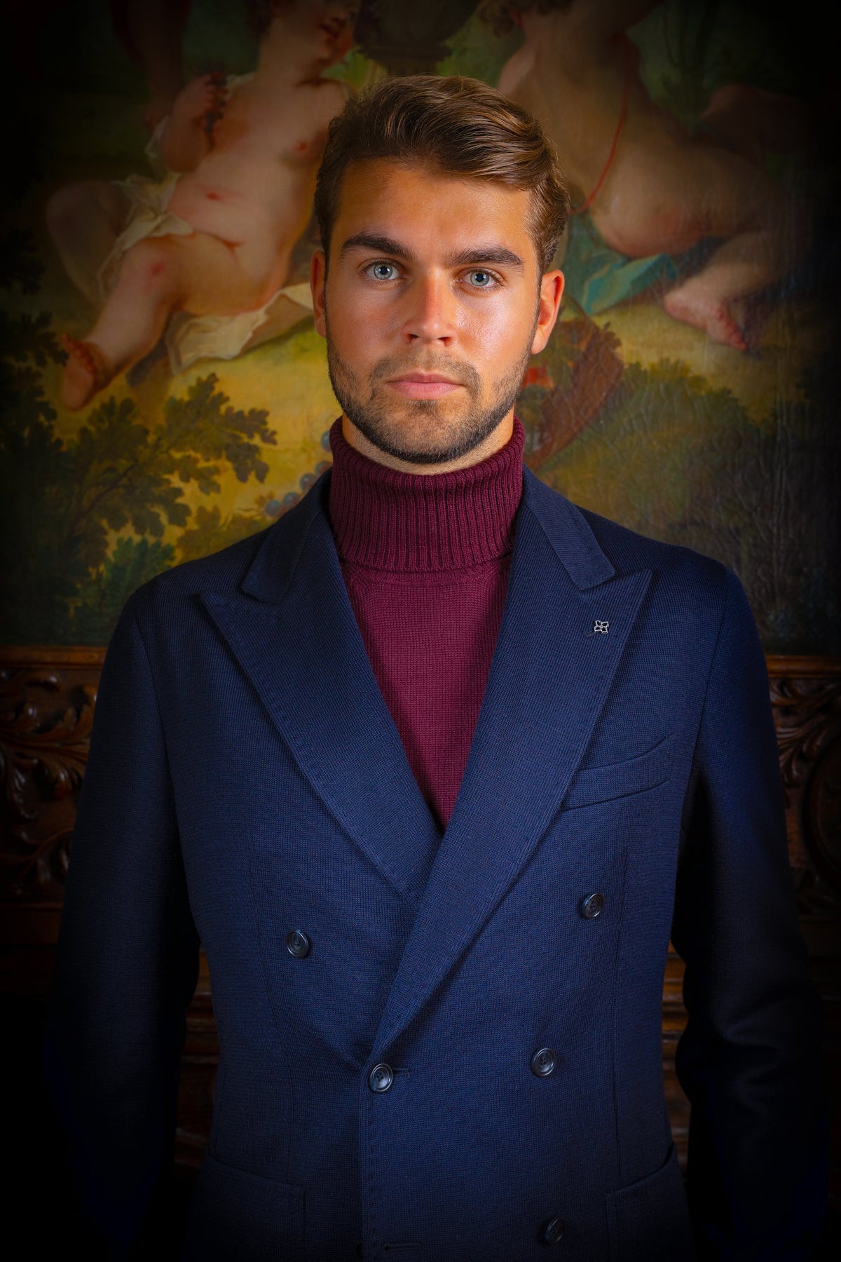 Look HW26/27 – Navy double-breasted colbert met bordeaux coltrui | Gentlemen Mode