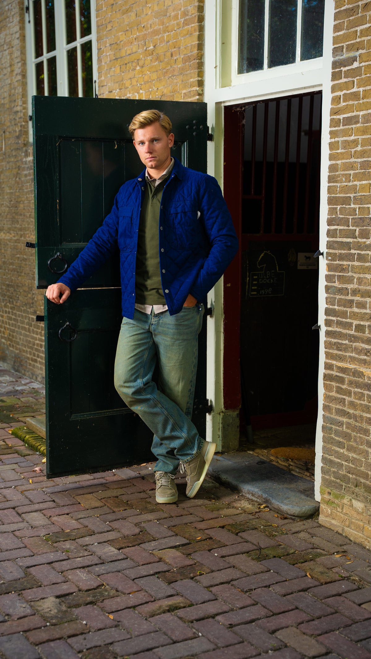 Outfit 56 – Kobaltblauw gewatteerd overshirt