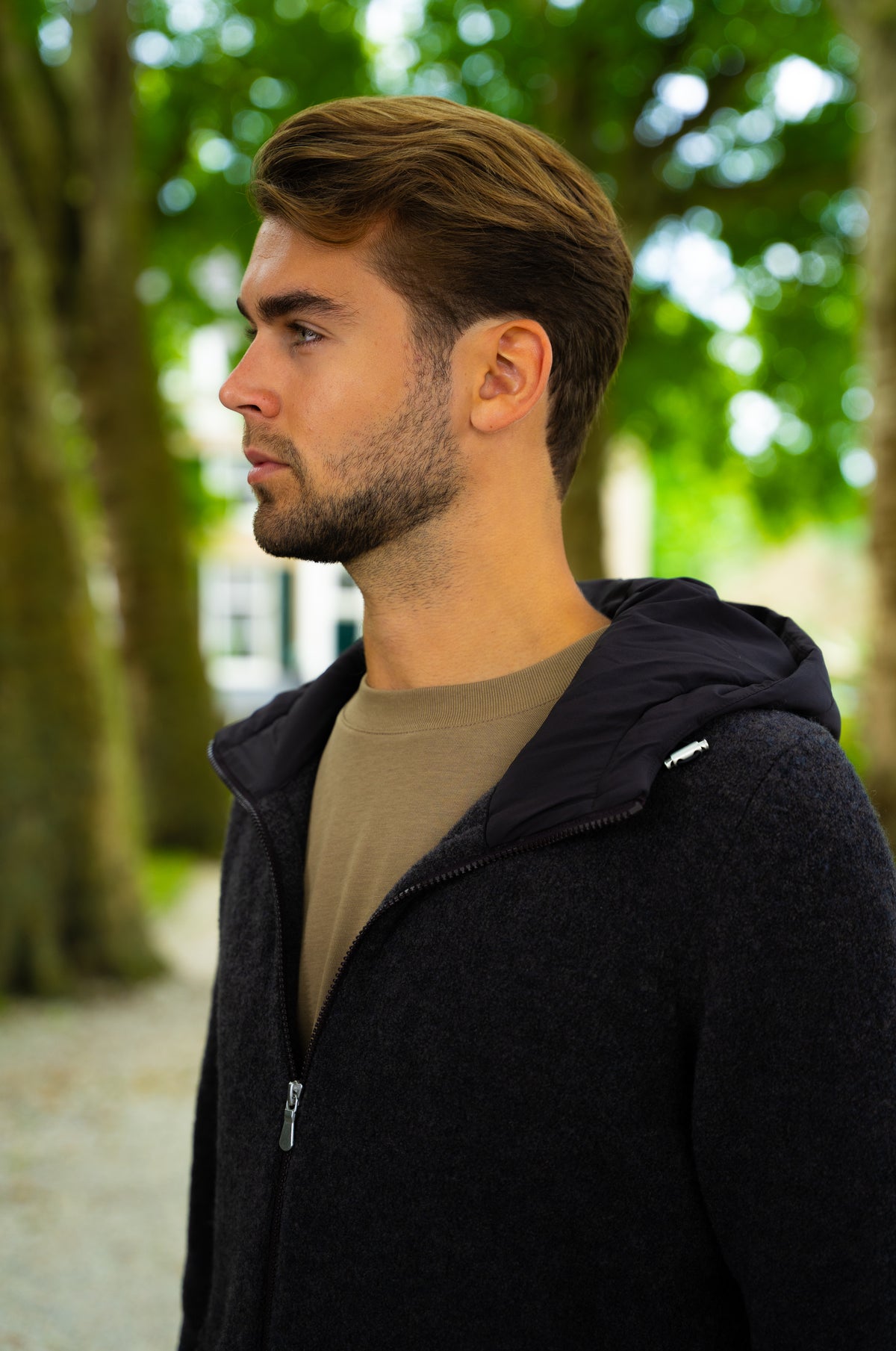 Outfit 55 – Beige A.P.C. blouson met Denham jeans en Gran Sasso gebreid jack met capuchon