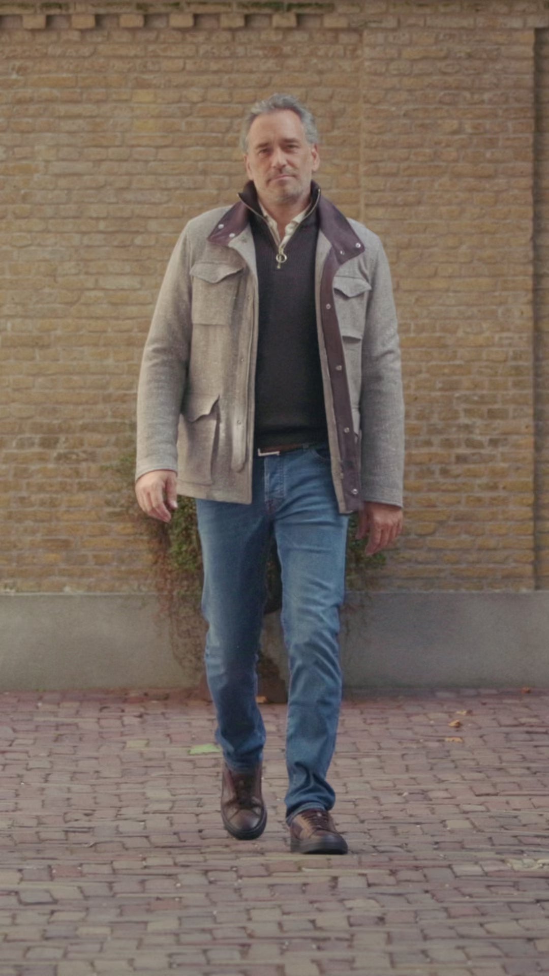 Outfit 02 – Taupe Herno field jacket met Paul & Shark trui en Jacob Cohën jeans – video