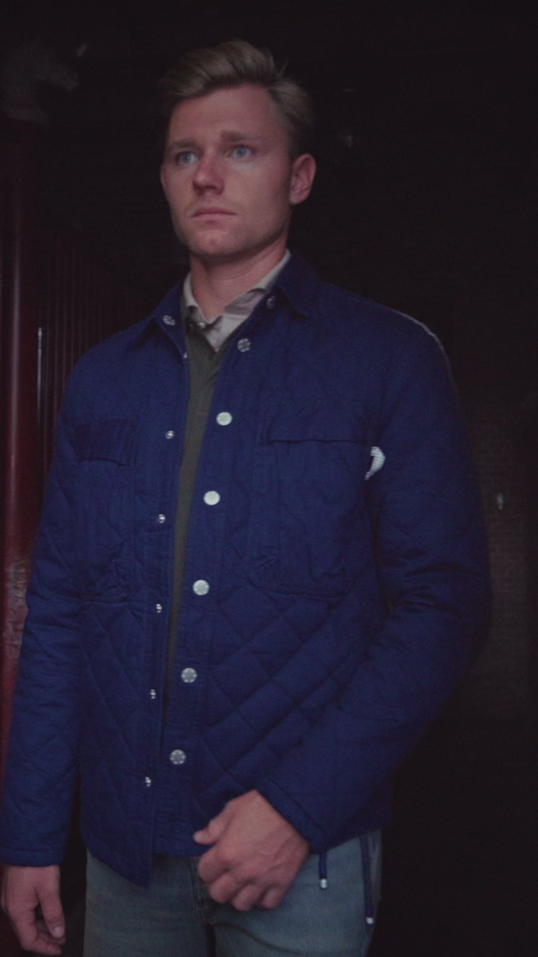 Outfit 56 – Kobaltblauw gewatteerd overshirt – video