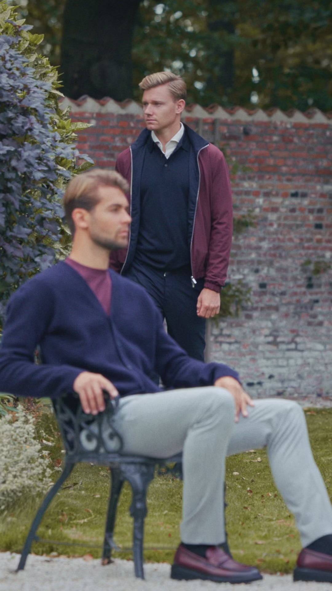 Outfit 14 – Rood Marco Pescarolo reversible jack met blauwe Slowear polo en Berwich pantalon – video